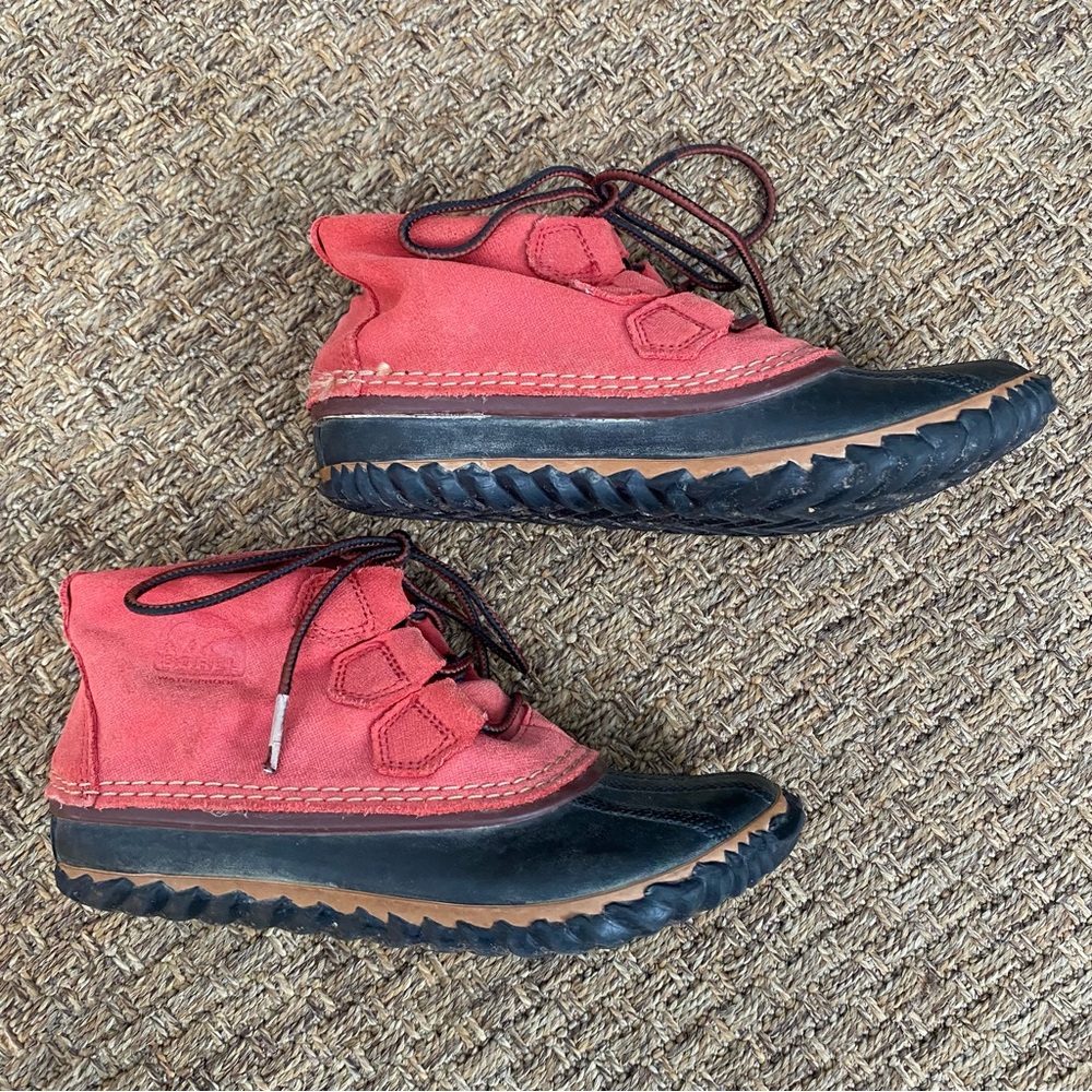 SOREL Out n About Ankle Rain Boots Sz 6